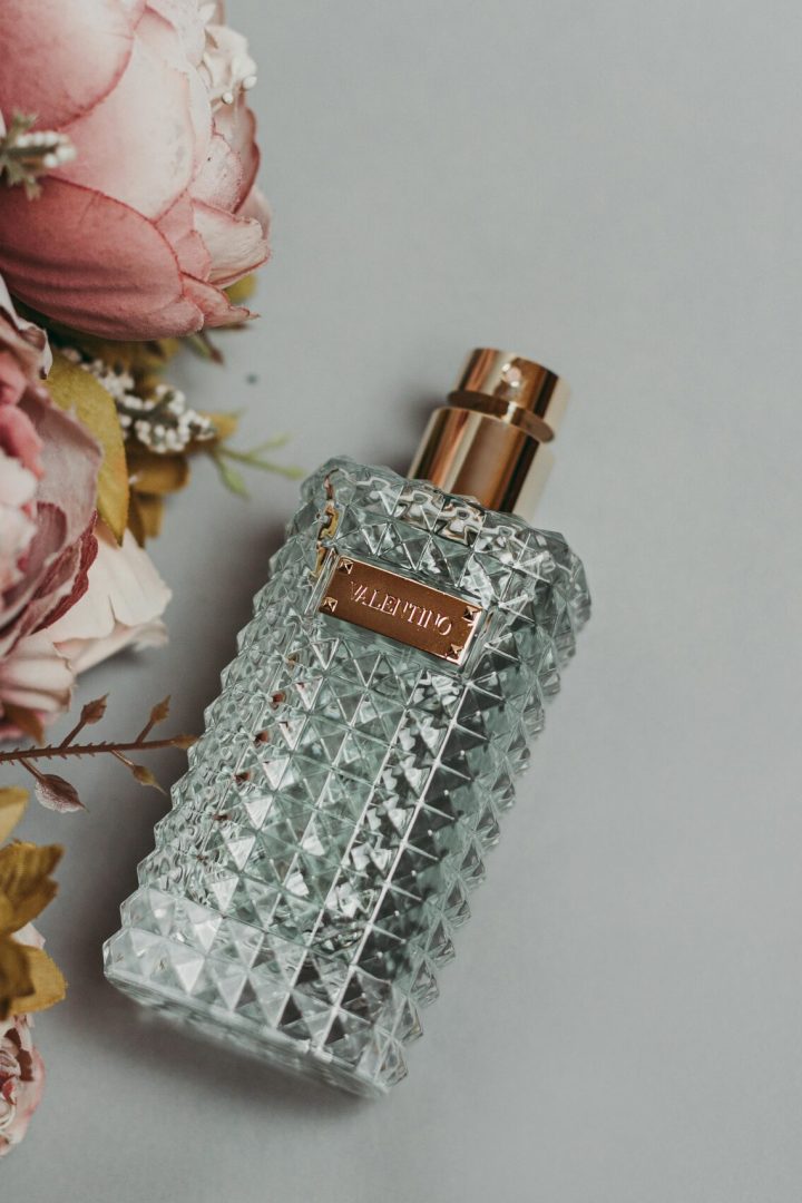 pexels-annetnavi-4110349